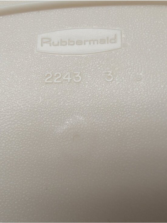 Rubbermaid 2 Cup Storage Container #2243 Square Servin Saver Almond - B - Picture 6 of 12